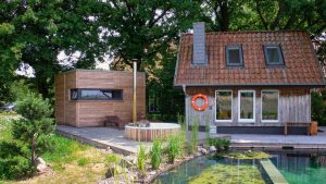 Gartensauna und Poolhaus